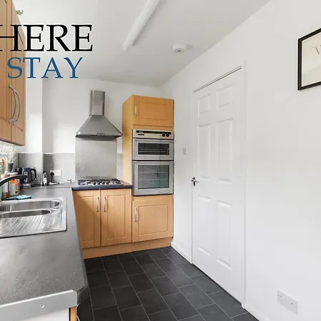 Lovely 2 Bedroom House 度假居 *