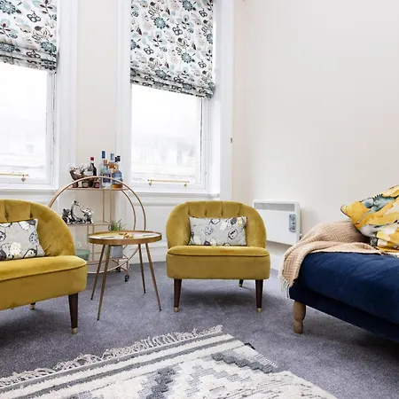Апартаменты Stylish 2-bedroom Old Town Next To Royal Mile Эдинбург
