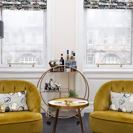 Апартаменты Stylish 2-bedroom Old Town Next To Royal Mile Эдинбург