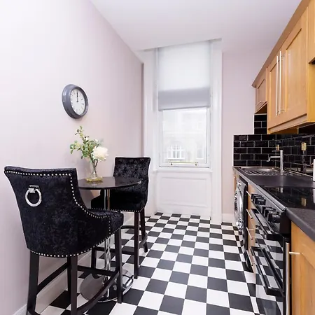 Stylish 2-bedroom Old Town Next To Royal Mile Appartement Edinburgh