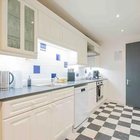 Spacious 3 Bed In Marchmont Edinburg