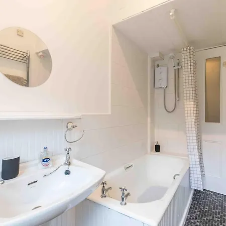 Spacious 3 Bed In Marchmont 아파트