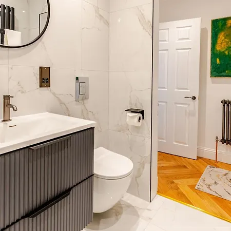 Cosy Apartment, Free Street Parking