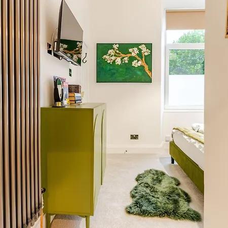 Cosy Apartment, Free Street Parking * Edinburgh
