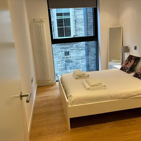 Stunning Park View Quartermile Close Proximity To Castle