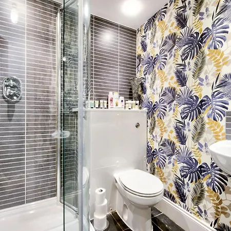 公寓 Guestready - Beautiful New Town With Patio