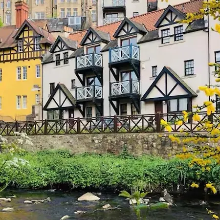 Appartamento - - With Balcony And Free, Secure Garage Parking *