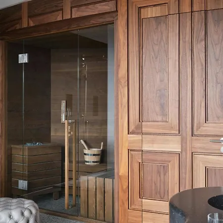 W Hotel 5*