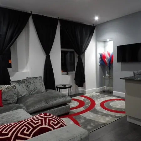 Architect Designed Meadows Apartment