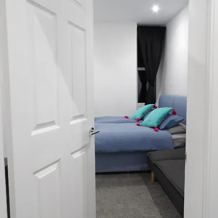 2bed Sleeps 4-near Meadows Park Parking Wifi *