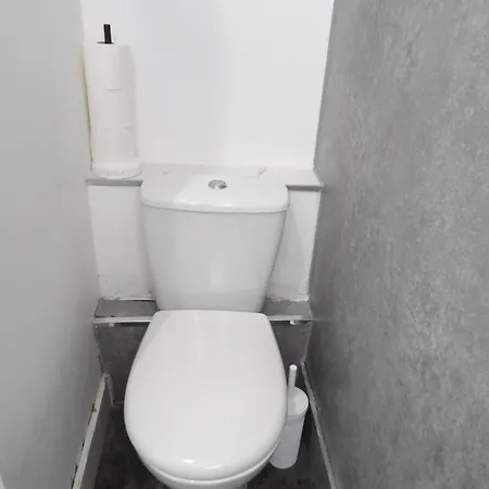 Architect Designed Meadows Apartment Edinburgh