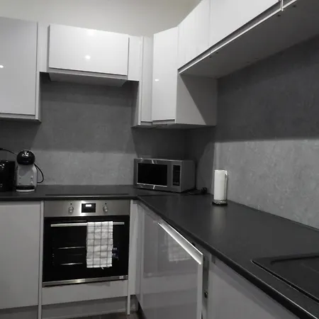 Architect Designed Meadows Apartment Edinburgh
