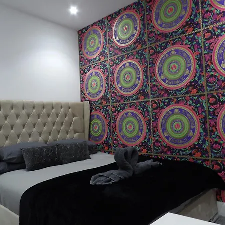 Architect Designed Meadows Apartment *