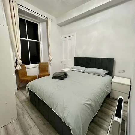 Old Town Royal Mile 2 Bedrooms * Edinburgh