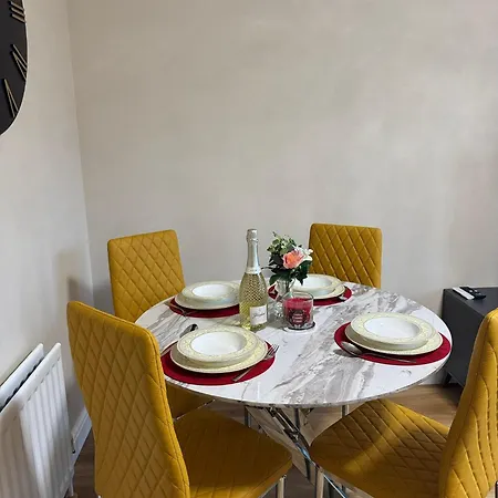 Modern 2 King Size Bed Flat Free Parking Edinburgh