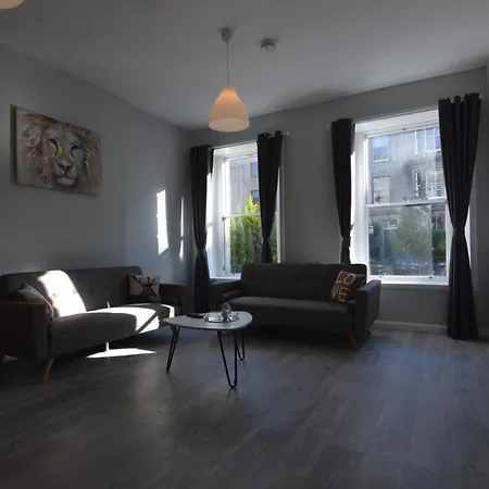 Upmarket Ground Floor In Morningside
