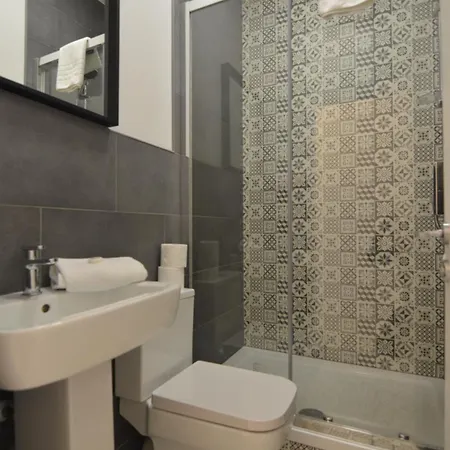 Upmarket Ground Floor In Morningside Apartment *