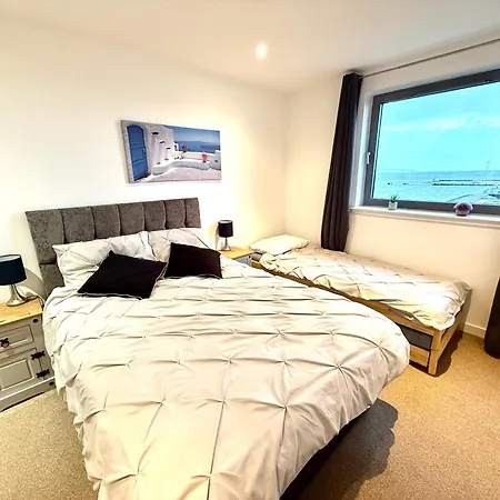 Britannia Ocean Park - Oceanfront And Sea View - Free Parking & Fast Wifi Apartment