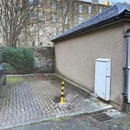 Modern 2 King Size Bed Flat Free Parking Edinburgh