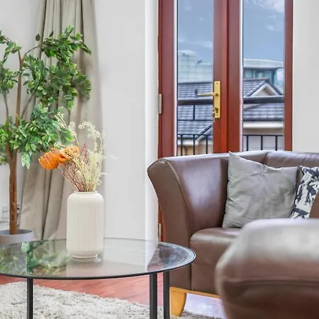 Apartment Modern 2 Bedroom In Centre