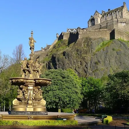 Modern 2 Bedroom In Centre Apartment Edinburgh