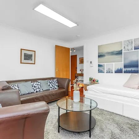 Modern 2 Bedroom In Centre Apartment