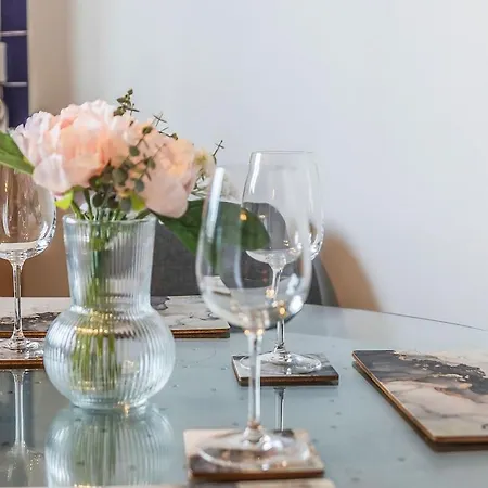 Modern 2 Bedroom In Centre Apartment Edinburgh