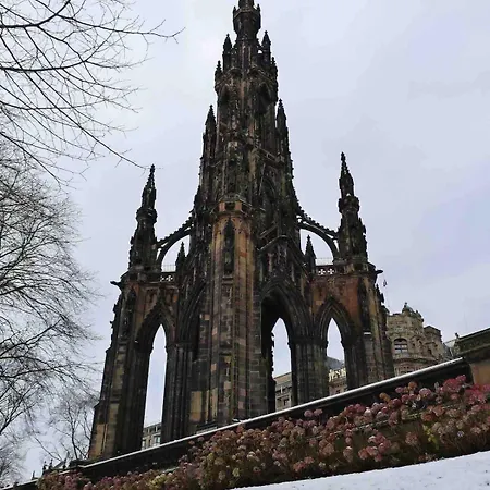 Modern 2 Bedroom In Centre * Edinburgh