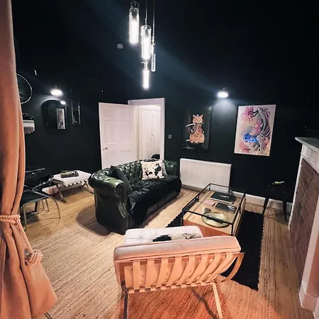 Designer Flat By Castle *