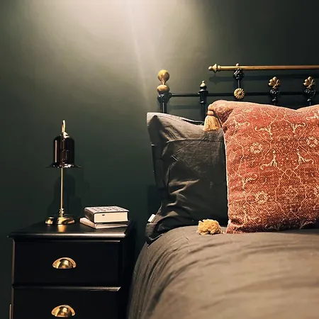 Designer Flat By Castle *