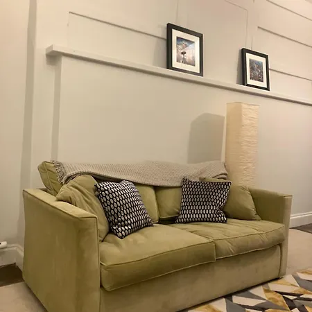 Spacious In Apartment *