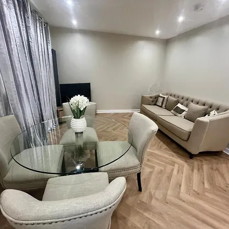 Luxury Spacious 4 Dbl Br House With Free Parking Edinburgh