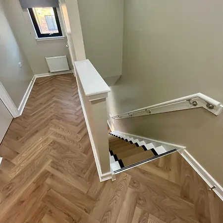 Luxury Spacious 4 Dbl Br House With Free Parking
