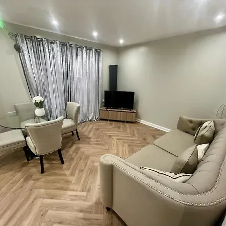 Luxury Spacious 4 Dbl Br House With Free Parking Apartamento *