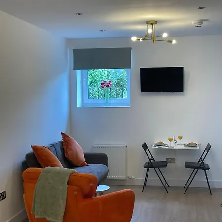 Modern Apartment, Access To Holyrood & Edinburgh