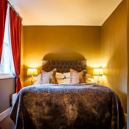 Six Brunton Place Bed & Breakfast