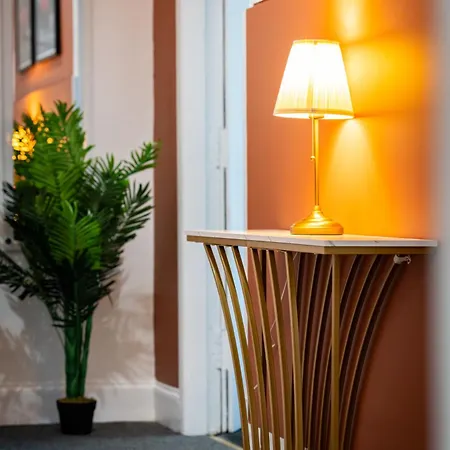 Stylish 3br, Next To Tram Stop, Near Princes St & Ocean Terminal, Sleeps 7 *