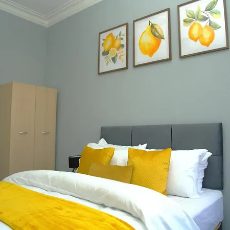 Stylish 3br, Next To Tram Stop, Near Princes St & Ocean Terminal, Sleeps 7