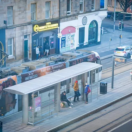 Stylish 3br, Next To Tram Stop, Near Princes St & Ocean Terminal, Sleeps 7 Apartment *