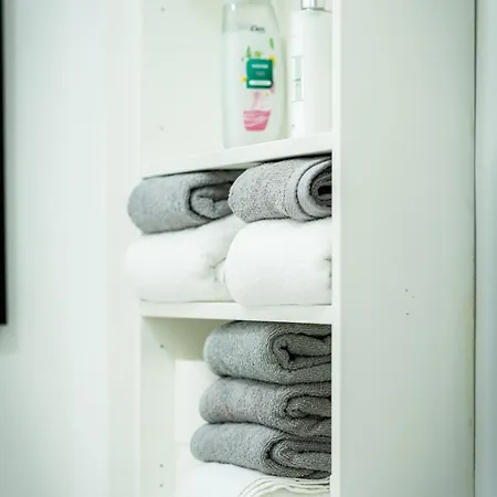 Apartment Stylish 3br, Next To Tram Stop, Near Princes St & Ocean Terminal, Sleeps 7 Edinburgh