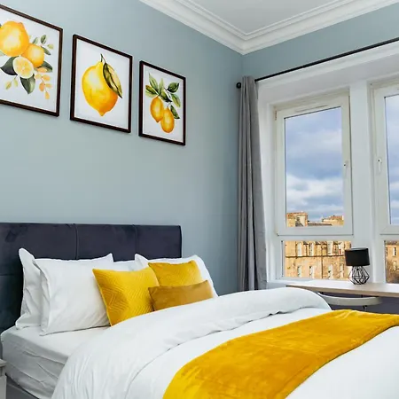 3Br Home, Next To Tram Stop, Princes St, Sleeps 7 Apartment