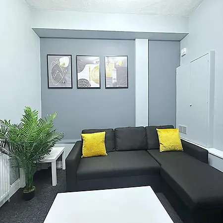 Apartment Stylish 3br, Next To Tram Stop, Near Princes St & Ocean Terminal, Sleeps 7 *