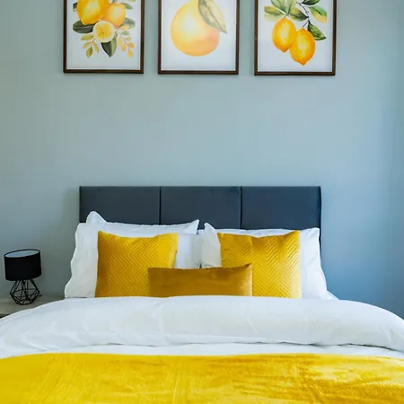 Stylish 3br, Next To Tram Stop, Near Princes St & Ocean Terminal, Sleeps 7 Edinburgh
