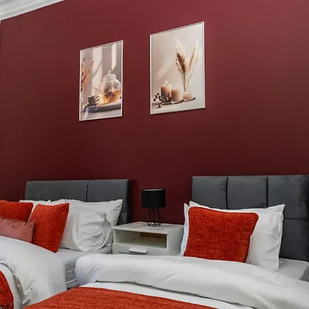 Stylish 3br, Next To Tram Stop, Near Princes St & Ocean Terminal, Sleeps 7 Apartment