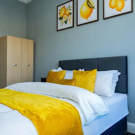 Apartment Stylish 3br, Next To Tram Stop, Near Princes St & Ocean Terminal, Sleeps 7 *