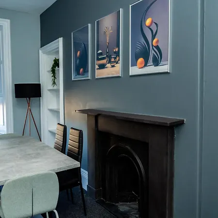Apartment Stylish 3br, Next To Tram Stop, Near Princes St & Ocean Terminal, Sleeps 7 Edinburgh