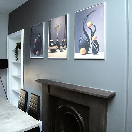 Stylish 3br, Next To Tram Stop, Near Princes St & Ocean Terminal, Sleeps 7