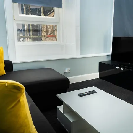 3Br Home, Next To Tram Stop, Princes St, Sleeps 7 Apartment