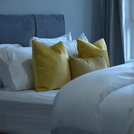 Stylish 3br, Next To Tram Stop, Near Princes St & Ocean Terminal, Sleeps 7