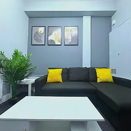Stylish 3br, Next To Tram Stop, Near Princes St & Ocean Terminal, Sleeps 7 Apartment